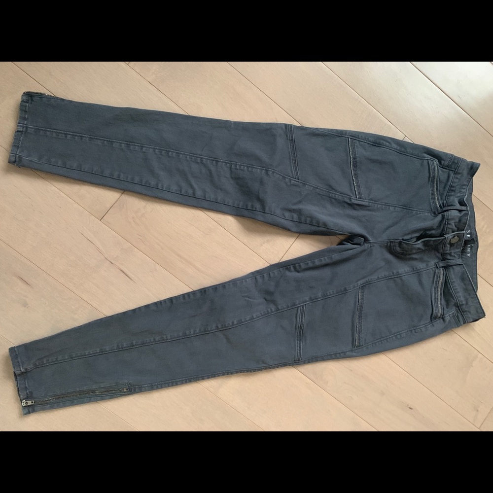 White House black market gray skinny jeans